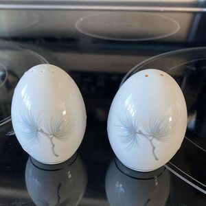 Amcrest Meito Caroline Pine Salt & Pepper Shaker Set Japan